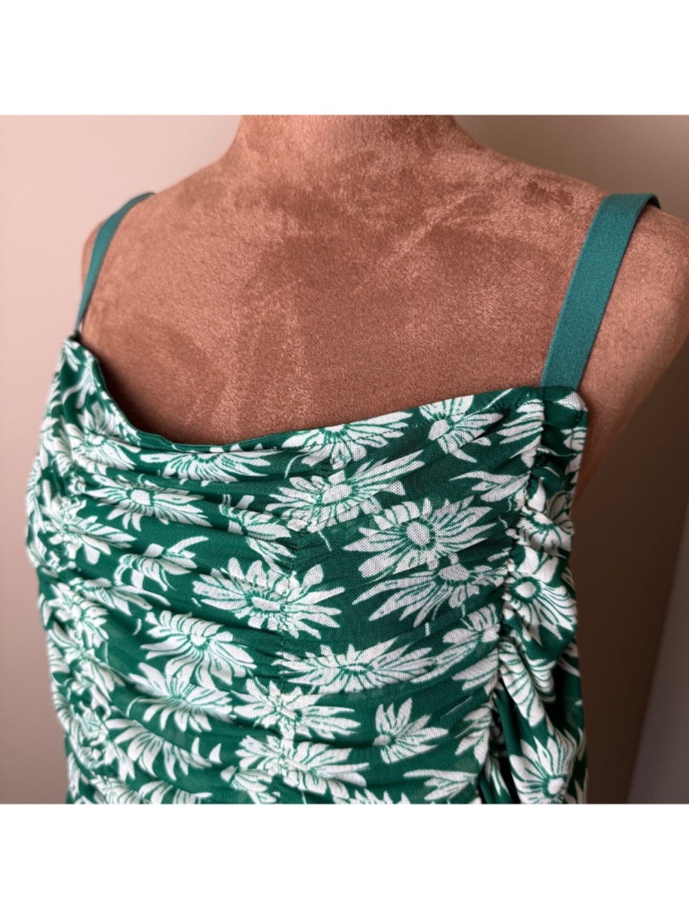 NWT Torrid Mesh Cropped Shirred Cami Tank Top Womens 2X Green White Floral Shirt - Picture 2 of 8